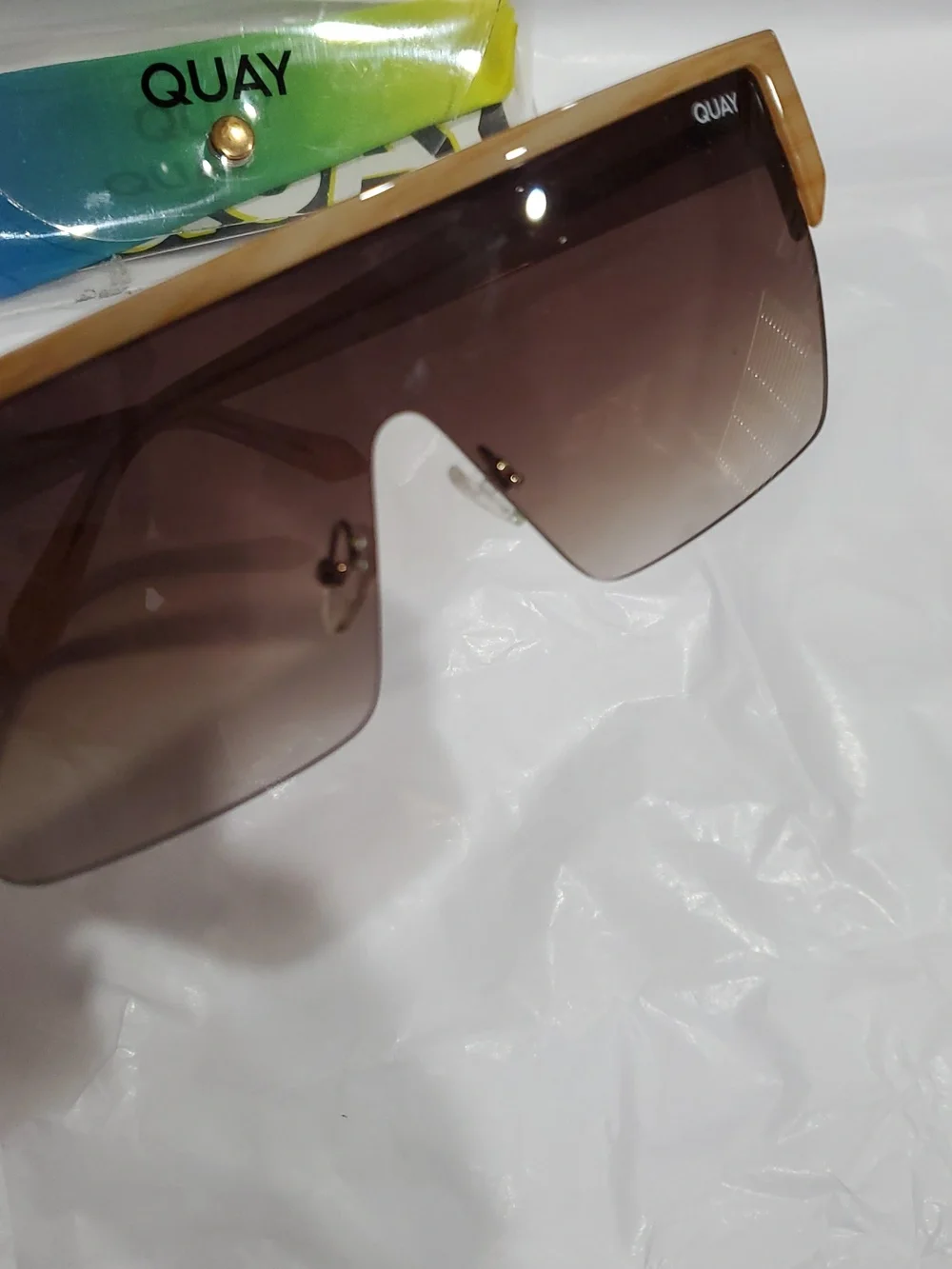 Quay Australia Echo Chamber Ivory frame‎ Brown lens shield  display picture 1